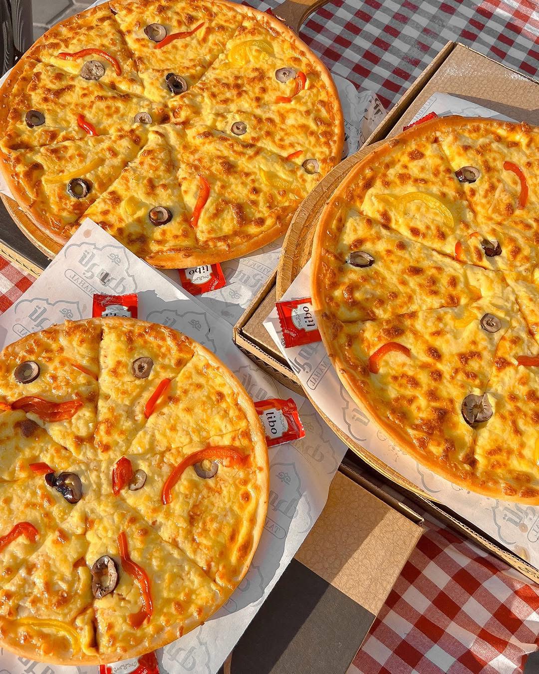 بيتزا مشكل جبن