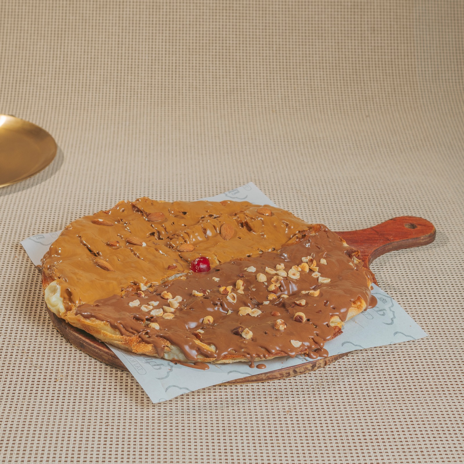 فطيرة نص لوتس + نص نوتيلا